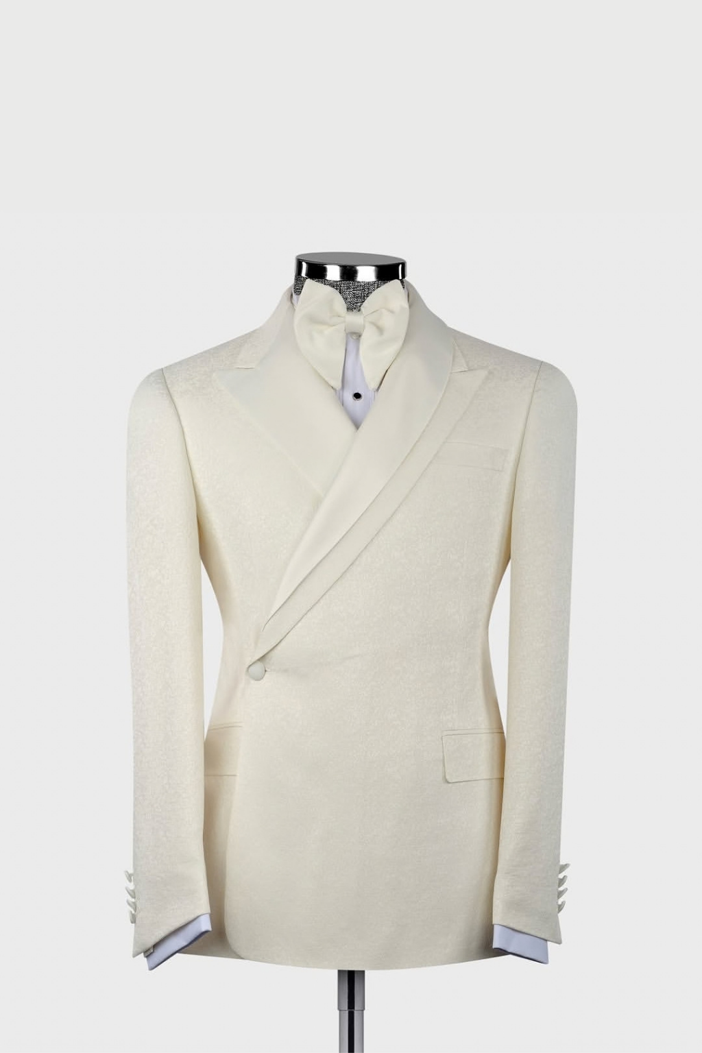 Ivory Royale – Luxury Ivory Double-Breasted Tuxedo